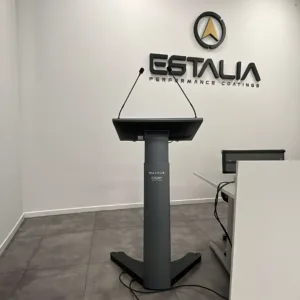 Podio multimediale con doppio microfono installato nella sala ESTALIA